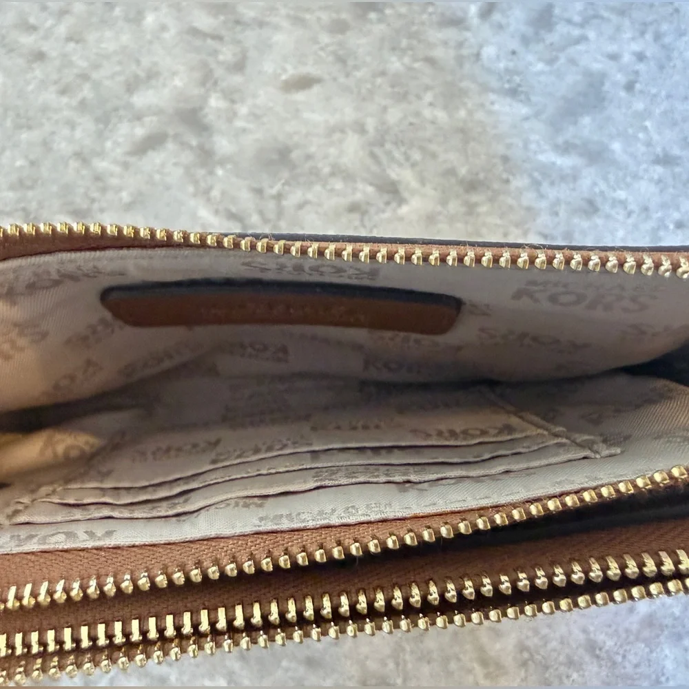 Like New Michael Kors Jet Set Double Zip/Gusset Wristlet, Dark Khaki/Dark Tan